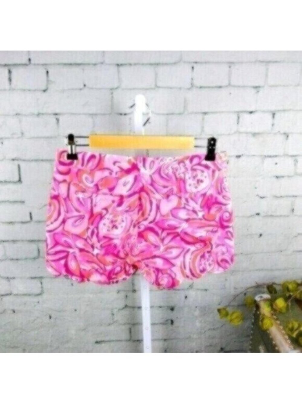 Lilly Pulitzer Buttercup Scalloped Pink Shorts Size 0 - Picture 2 of 7